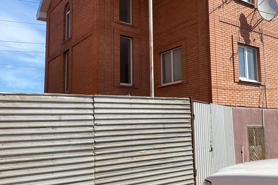 Продаётся 3-этажный дом, 482 м²