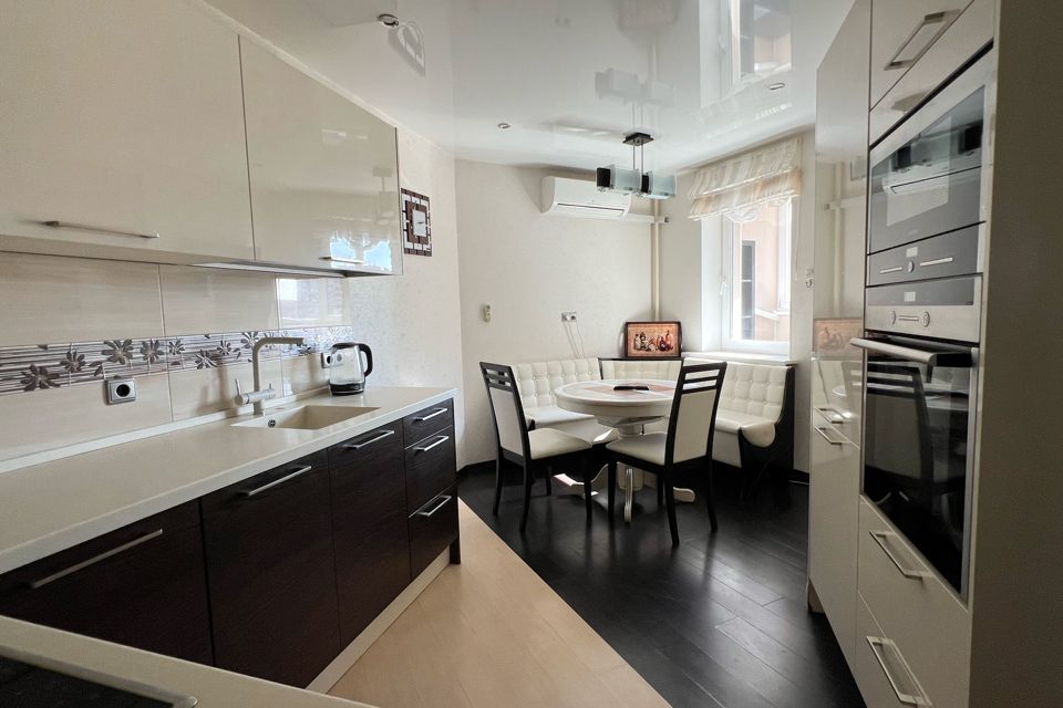 Продаётся 3-комнатная квартира, 100 м²