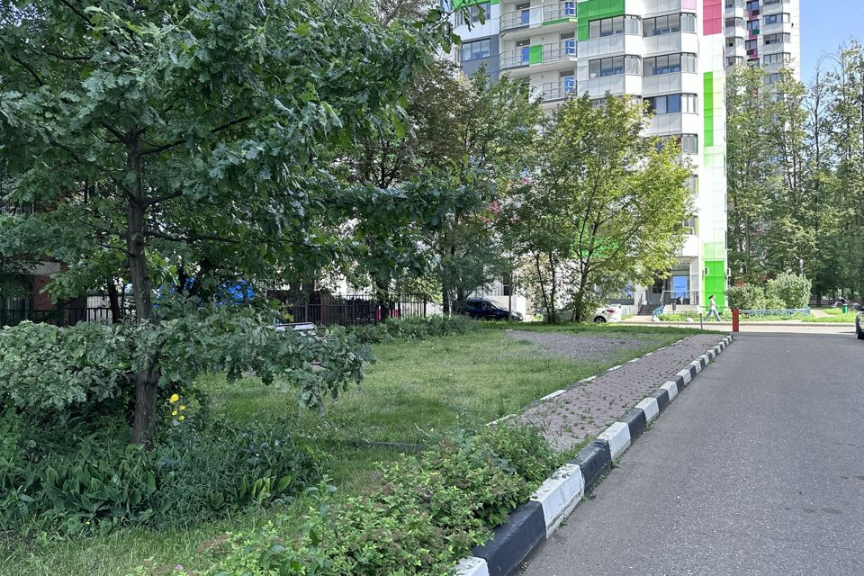 Продаётся 1-комнатная квартира, 69 м²