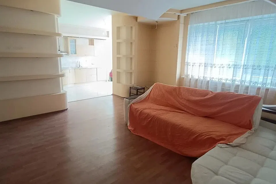 Продаётся 3-комнатная квартира, 142 м²