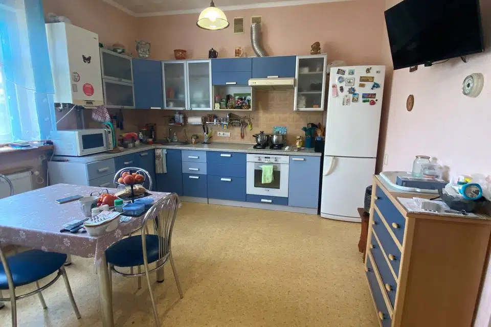 Продаётся 3-этажный дом, 300 м²