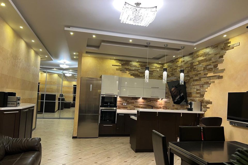 Продаётся 3-комнатная квартира, 120 м²