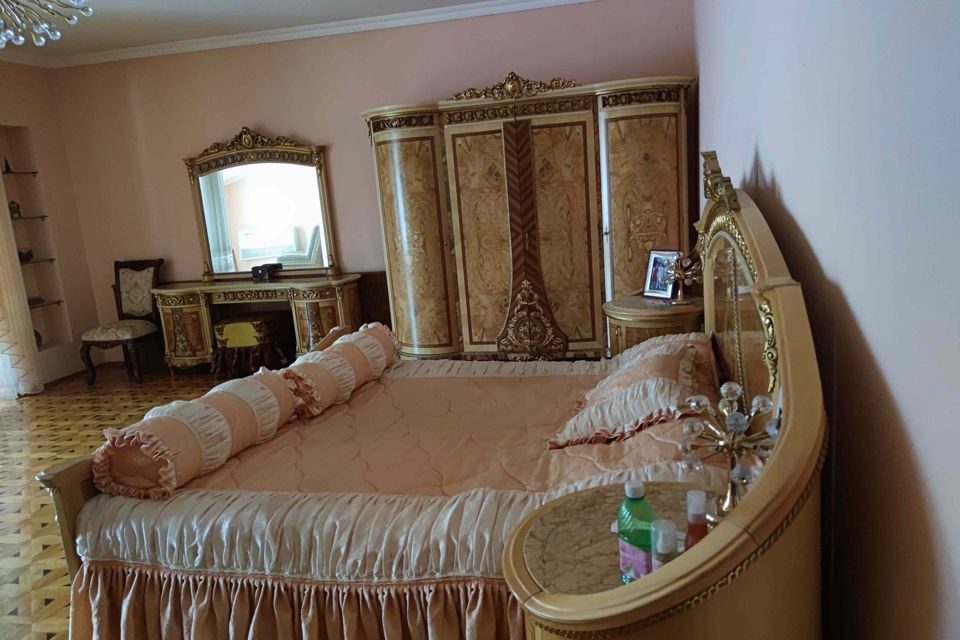 Продаётся 3-этажный дом, 577 м²