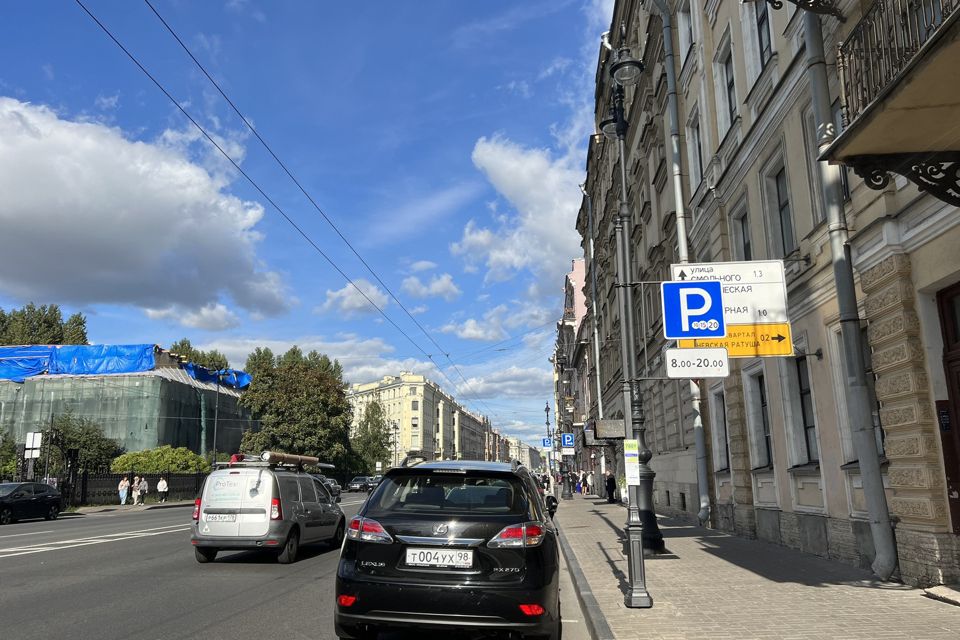 Продаётся 4-комнатная квартира, 144 м²