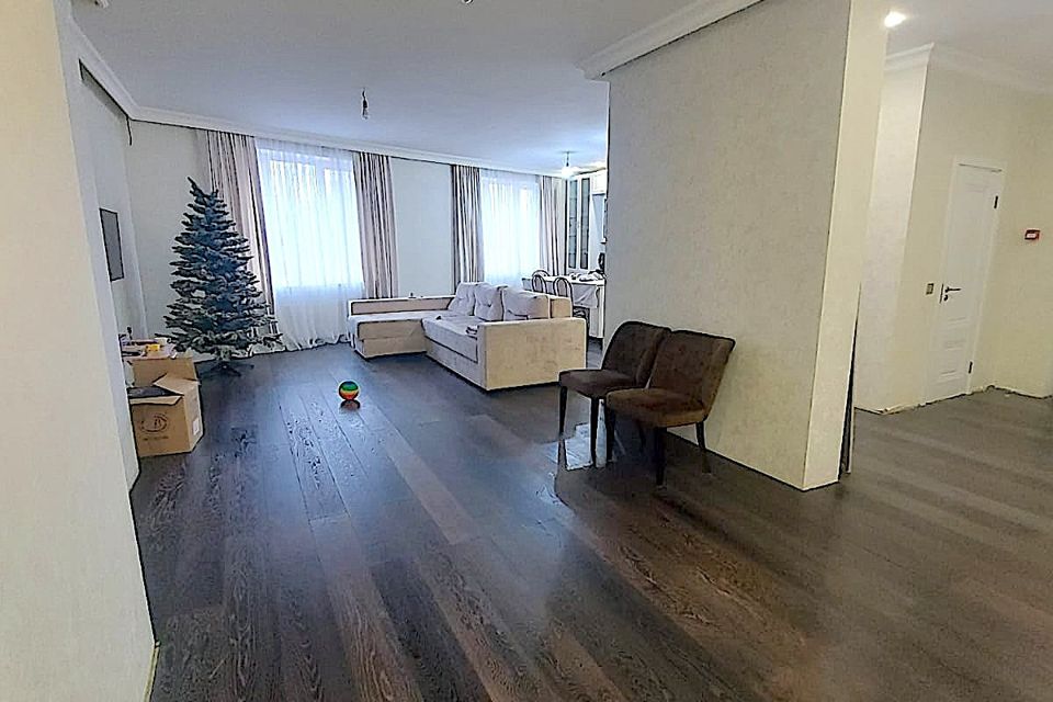 Продаётся 2-комнатная квартира, 128.6 м²