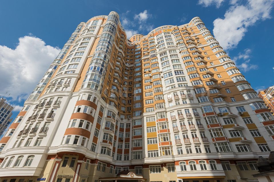 Продаётся 2-комнатная квартира, 126.5 м²