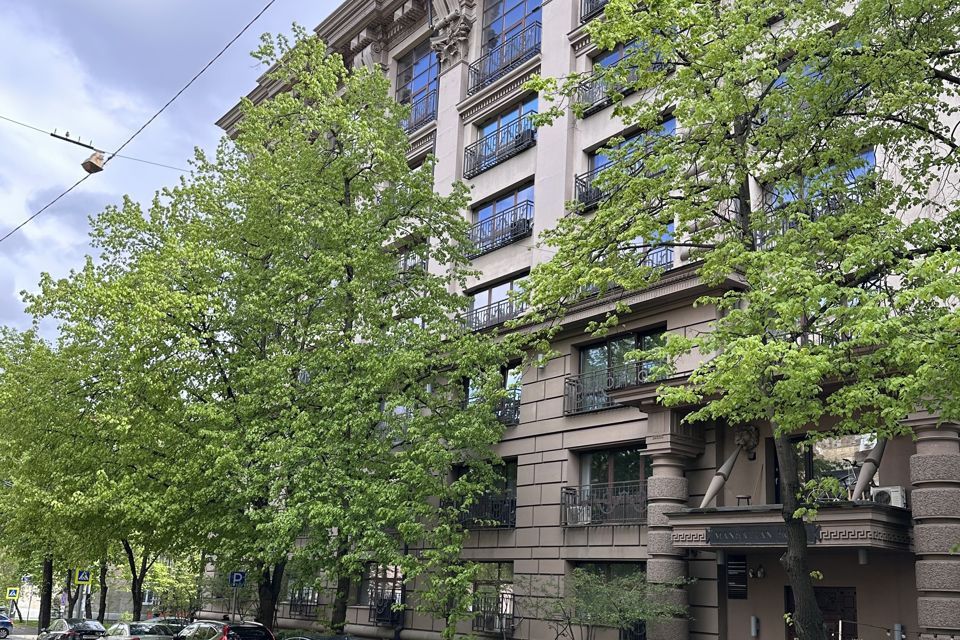 Продаётся 4-комнатная квартира, 130 м²