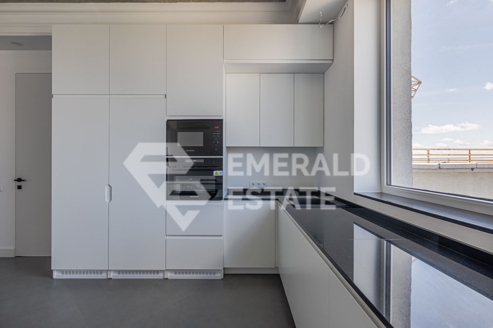 Продаётся 4-комнатная квартира, 160.6 м²