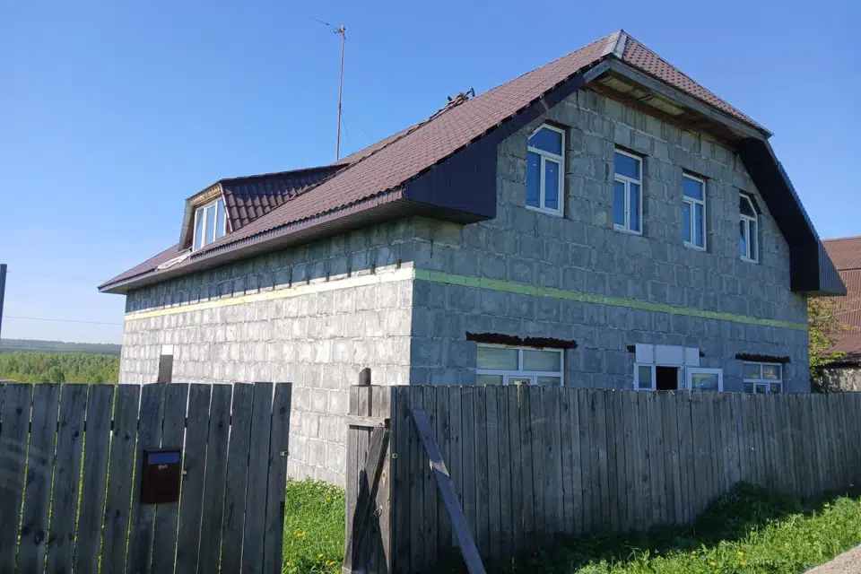 Продаётся 2-этажный дом, 325 м²