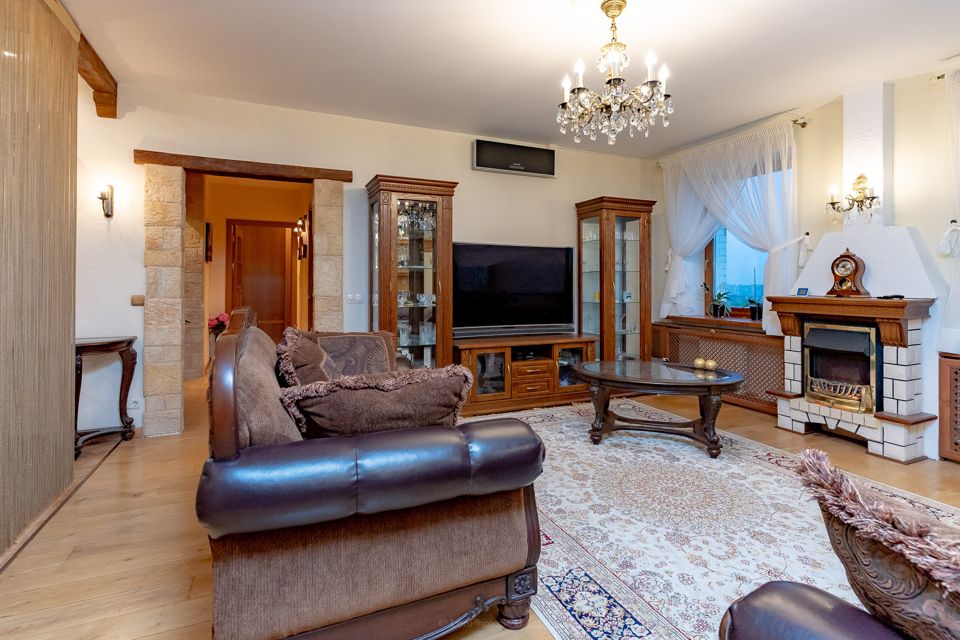 Продаётся 2-комнатная квартира, 90.7 м²