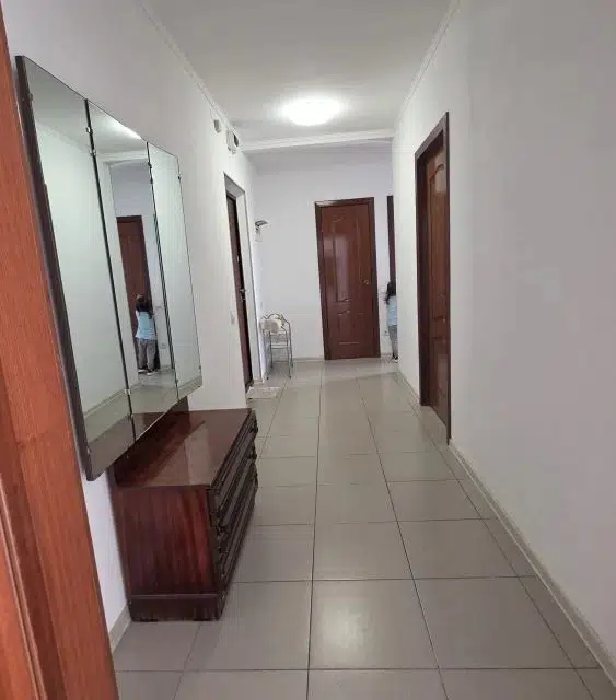 Продаётся 2-комнатная квартира, 56.8 м²