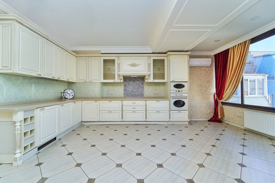 Продаётся 2-комнатная квартира, 108 м²