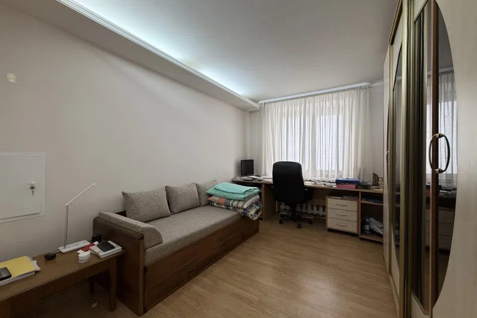 Продаётся 4-комнатная квартира, 129 м²