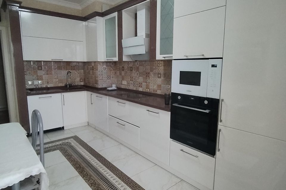 Сдаётся 4-комнатная квартира, 136.4 м²
