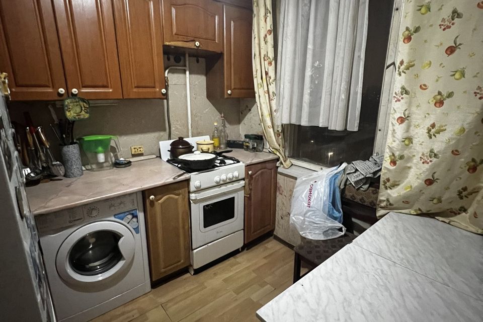 Продаётся 4-комнатная квартира, 62.7 м²