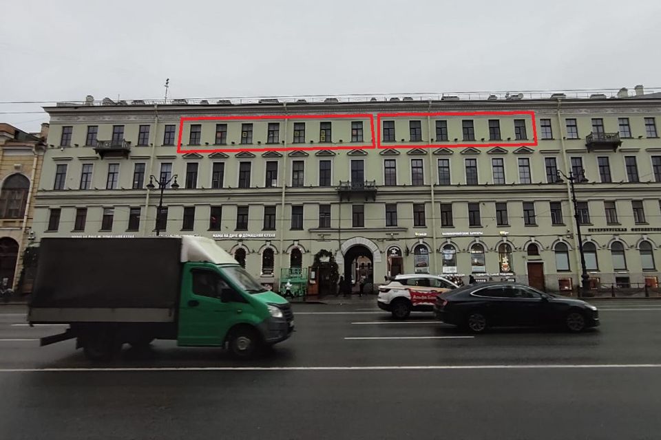 Продаётся 4-комнатная квартира, 182.8 м²