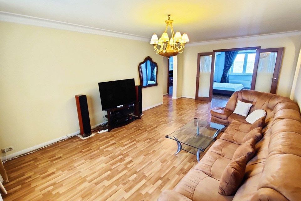 Продаётся 4-комнатная квартира, 101 м²