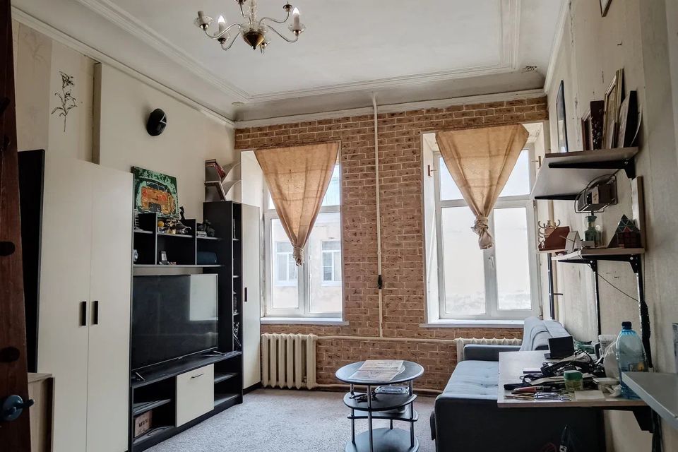 Продаётся комната в 5-комн. квартире, 92 м²