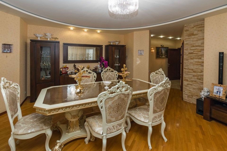 Продаётся 3-комнатная квартира, 100 м²