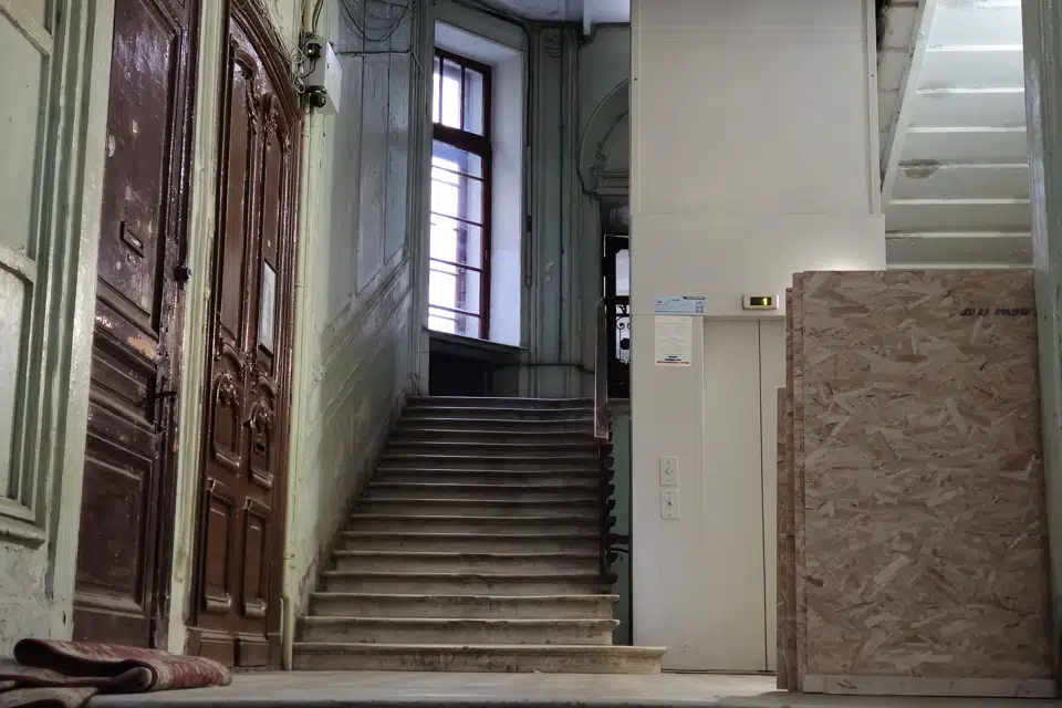 Продаётся 4-комнатная квартира, 175.5 м²