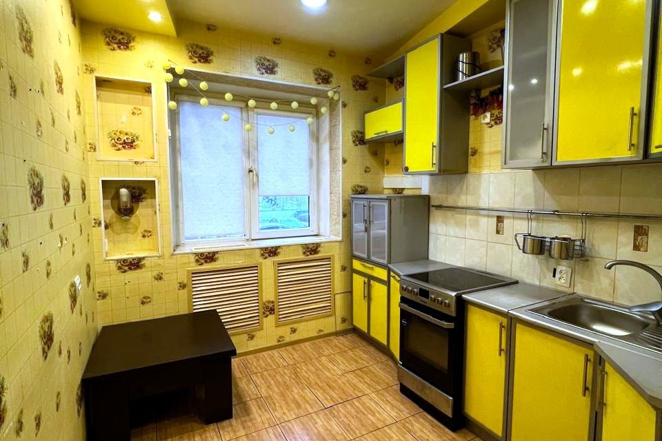 Продаётся 4-комнатная квартира, 77.9 м²