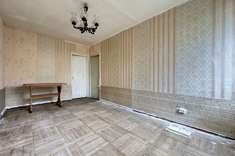 Продаётся 4-комнатная квартира, 49 м²