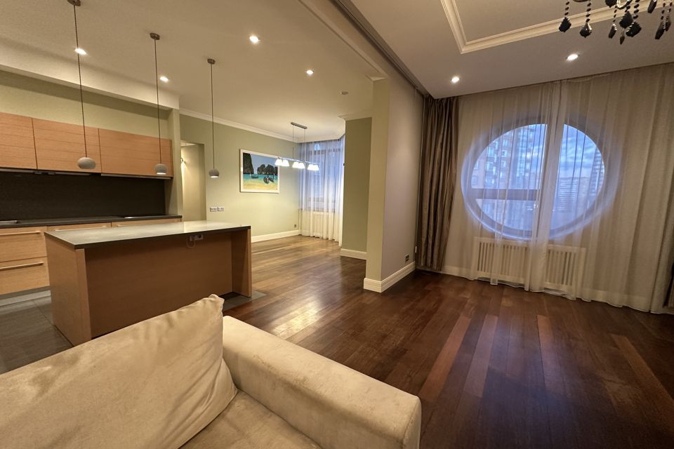 Продаётся 3-комнатная квартира, 119 м²
