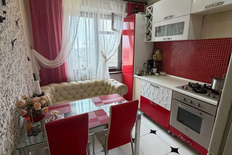 Продаётся 3-комнатная квартира, 60.5 м²