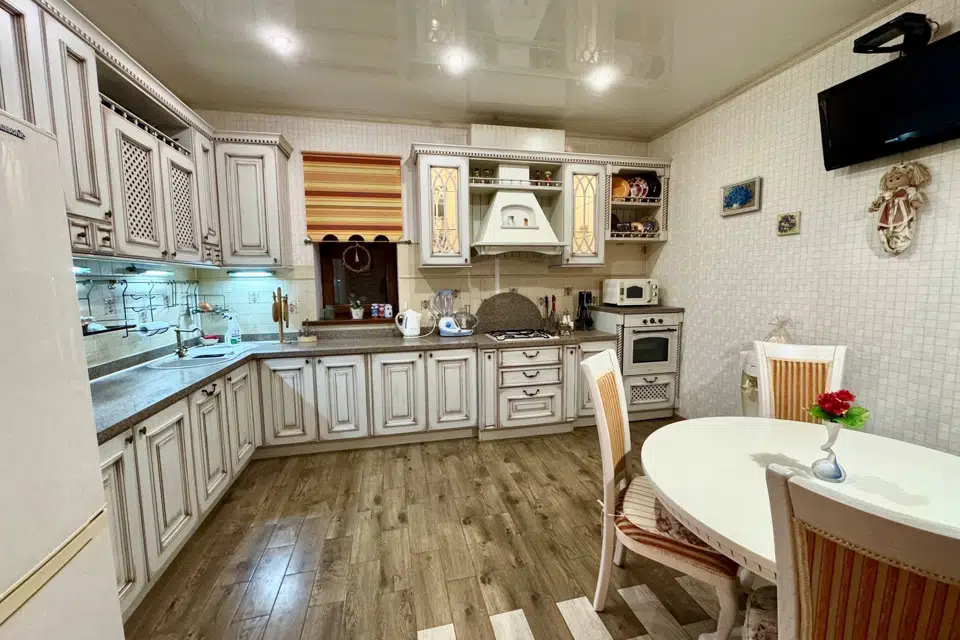 Продаётся 2-этажный дом, 230 м²