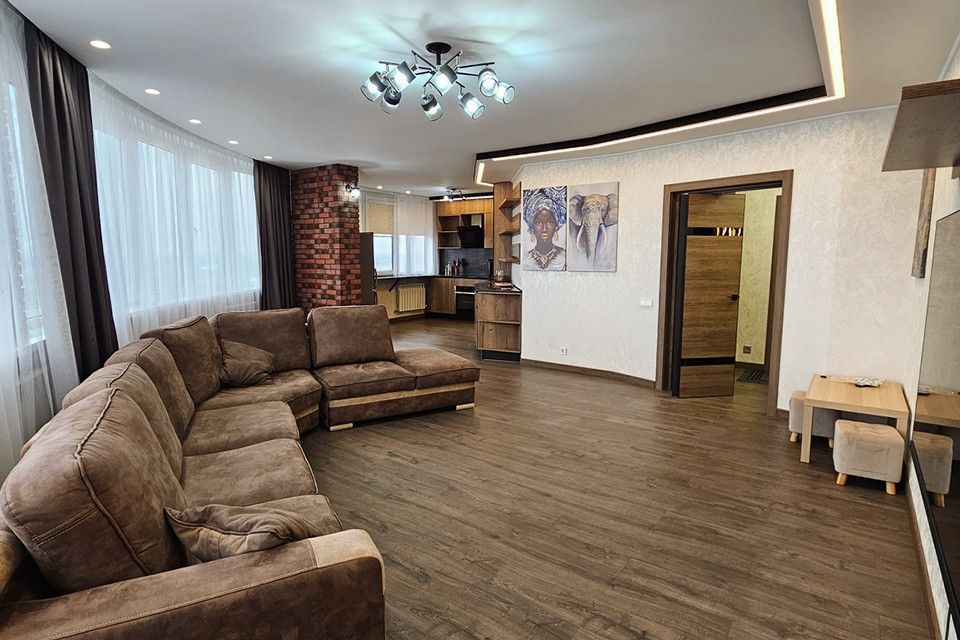 Продаётся 2-комнатная квартира, 100 м²