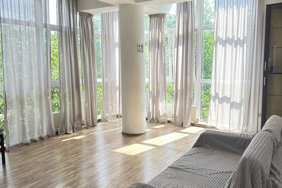 Продаётся 2-комнатная квартира, 65 м²