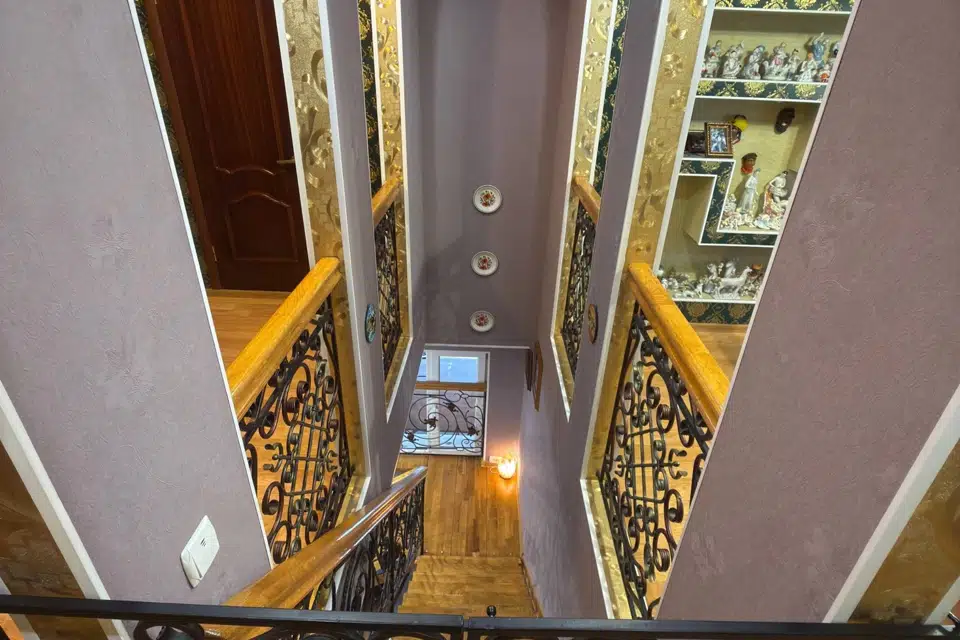 Продаётся 2-этажный дом, 409 м²