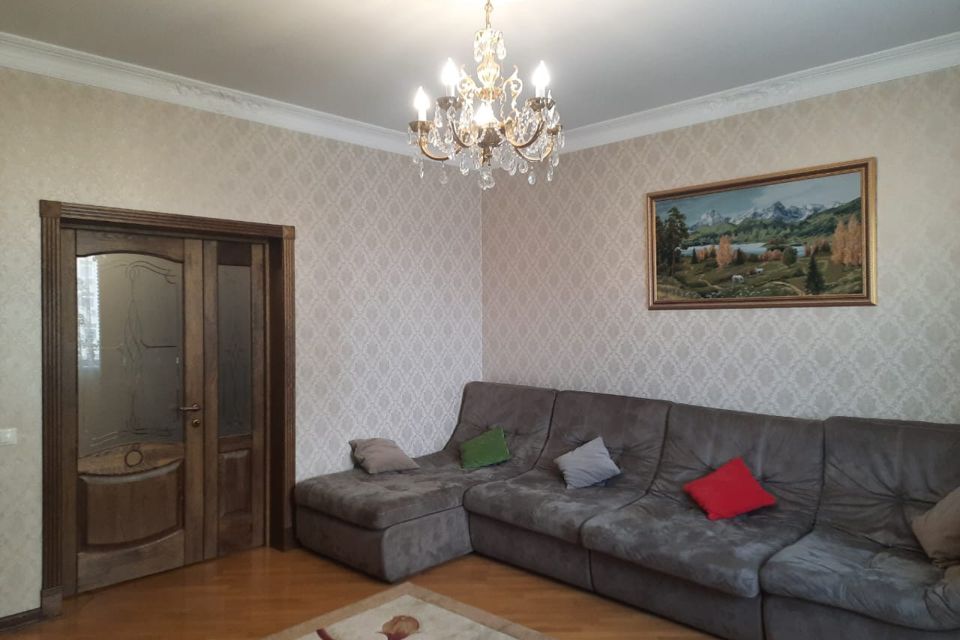 Продаётся 3-комнатная квартира, 110 м²