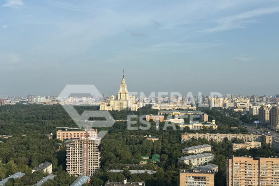 Продаётся 4-комнатная квартира, 145.8 м²