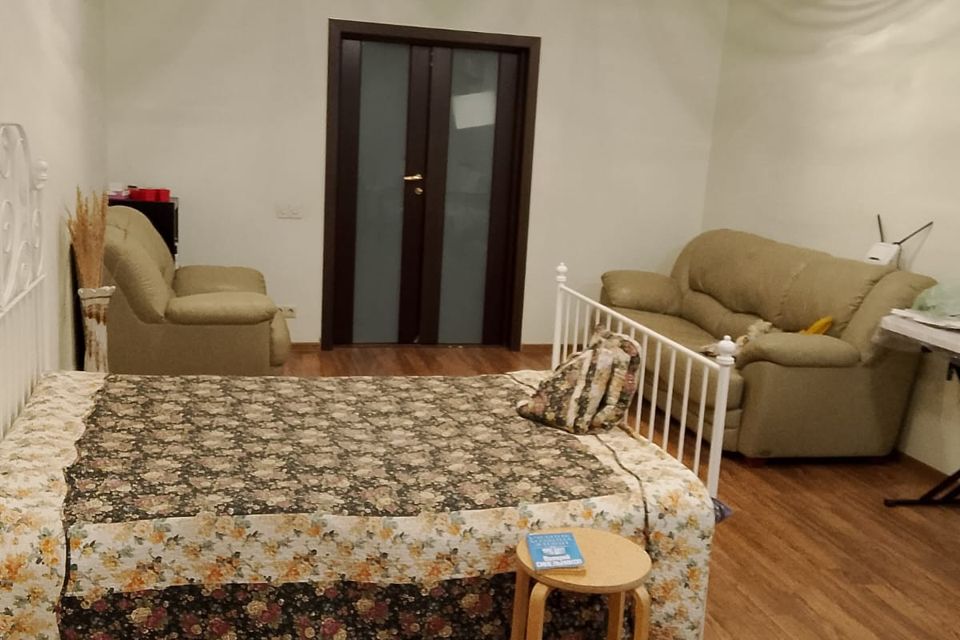 Продаётся 4-комнатная квартира, 135 м²