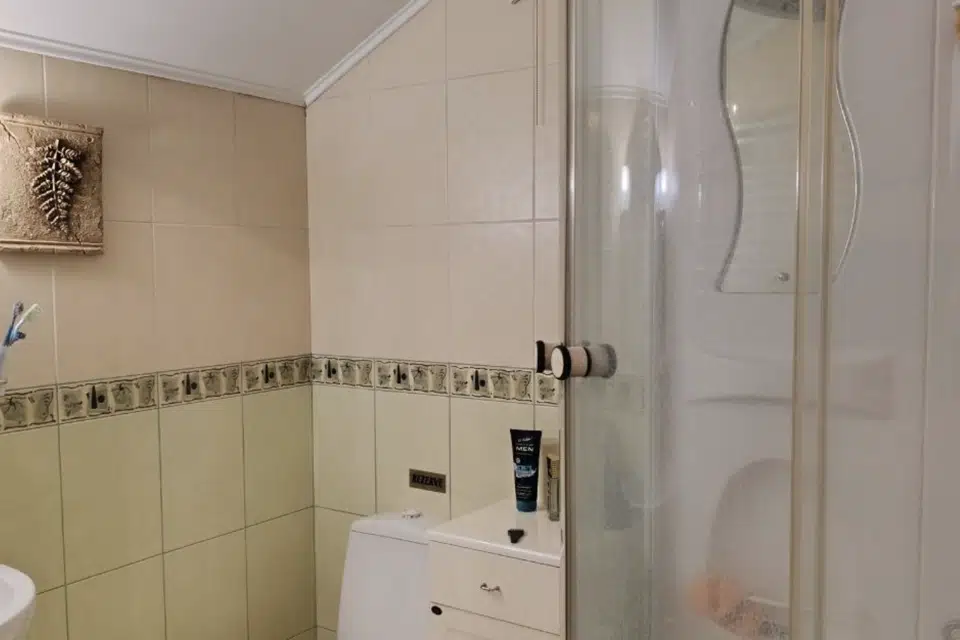 Продаётся 4-комнатная квартира, 196 м²