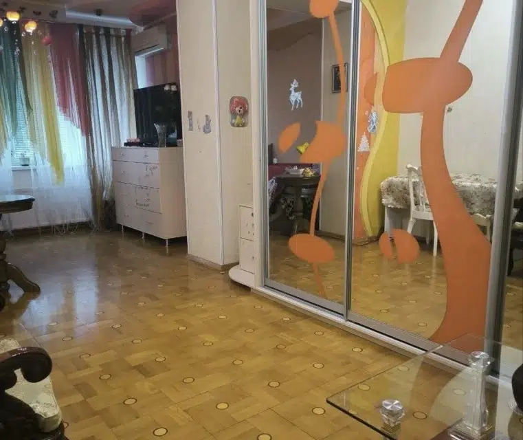 Продаётся 4-комнатная квартира, 132.5 м²