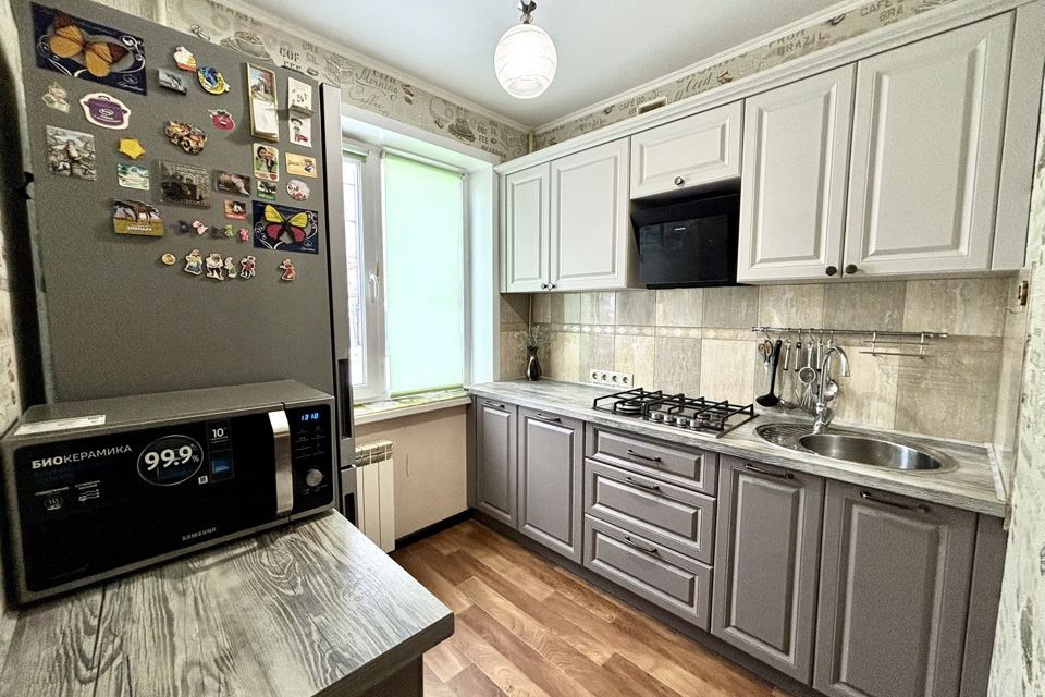 Продаётся 4-комнатная квартира, 60.8 м²