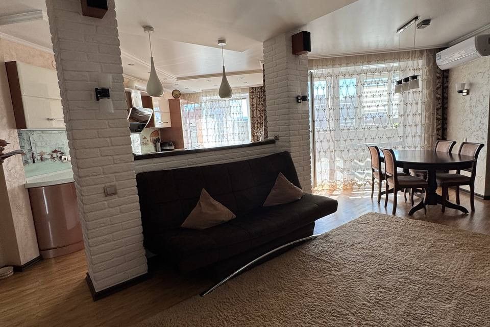 Продаётся 4-комнатная квартира, 112 м²