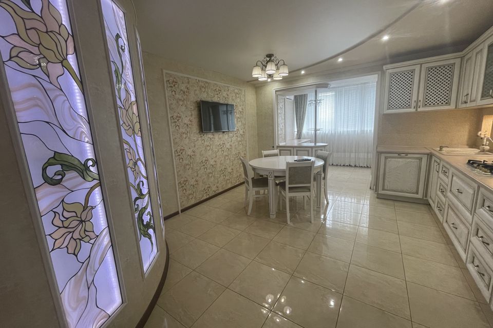 Продаётся 4-комнатная квартира, 136.2 м²