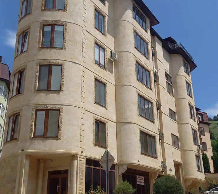 Продаётся 4-комнатная квартира, 210 м²