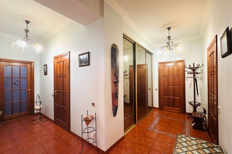 Продаётся 3-комнатная квартира, 97 м²