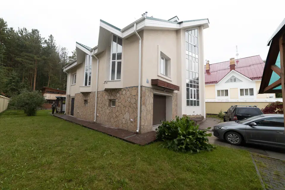 Продаётся 3-этажный дом, 358 м²