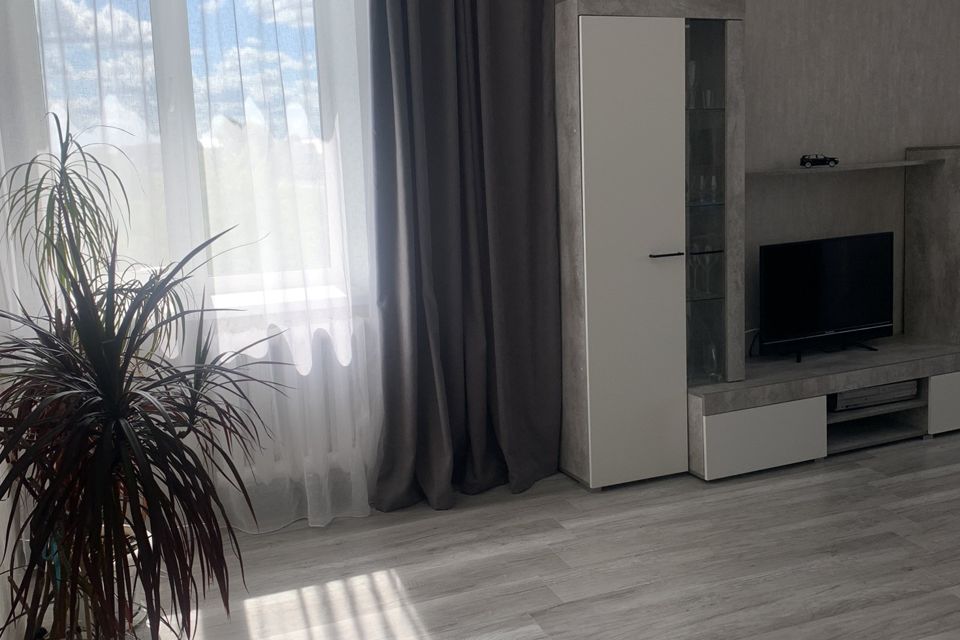 Продаётся 4-комнатная квартира, 69.2 м²