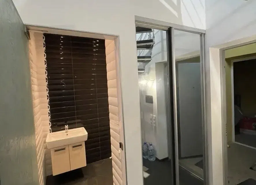 Продаётся 2-комнатная квартира, 65 м²