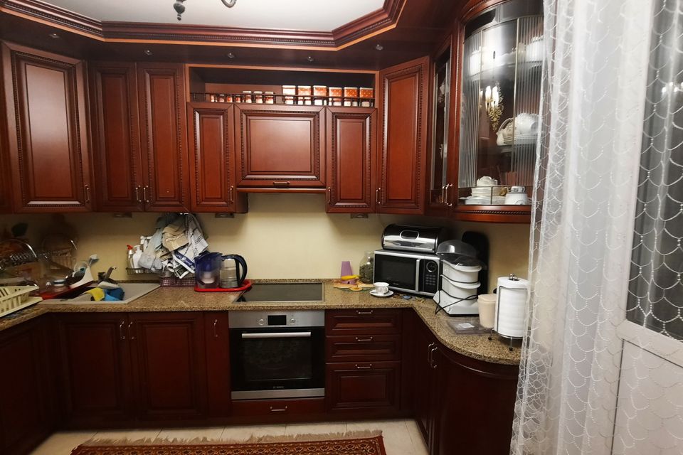 Продаётся 4-комнатная квартира, 100 м²
