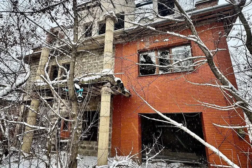 Продаётся 3-этажный дом, 600 м²