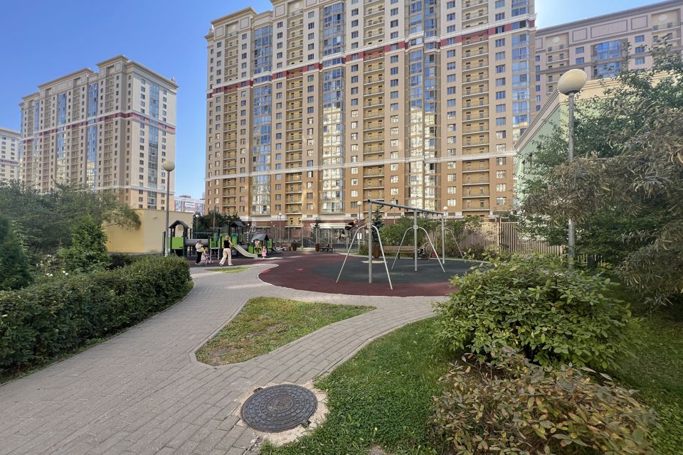 Продаётся 4-комнатная квартира, 155 м²