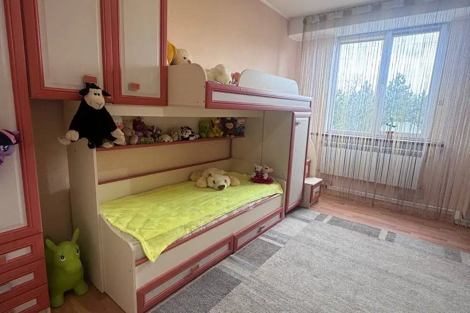 Продаётся 3-комнатная квартира, 146.4 м²