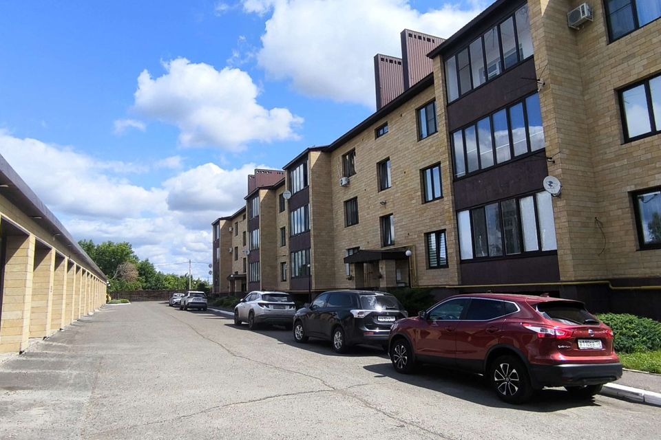 Продаётся 4-комнатная квартира, 146.3 м²